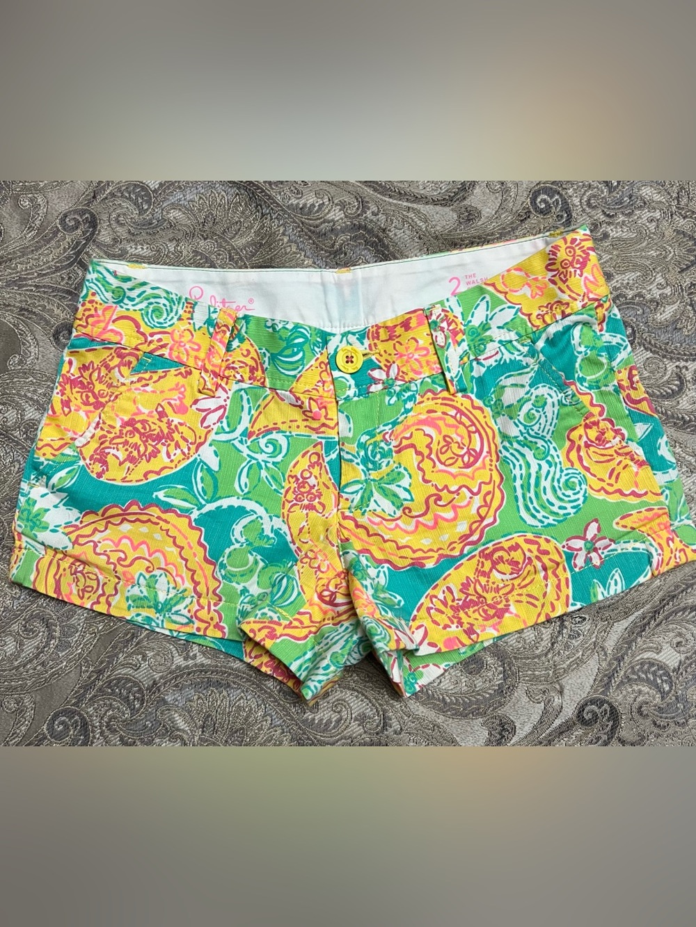 Lilly Pulitzer The Walsh Short, like new, size 2, Pop Goes the Lemur Paisley